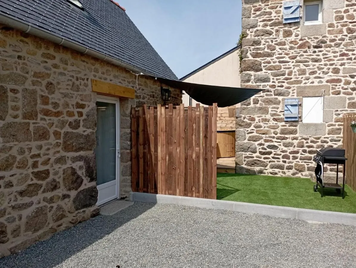 Holiday home Gite Avec Son Bain Nordique Privatif Au Feu De Bois Pleubian